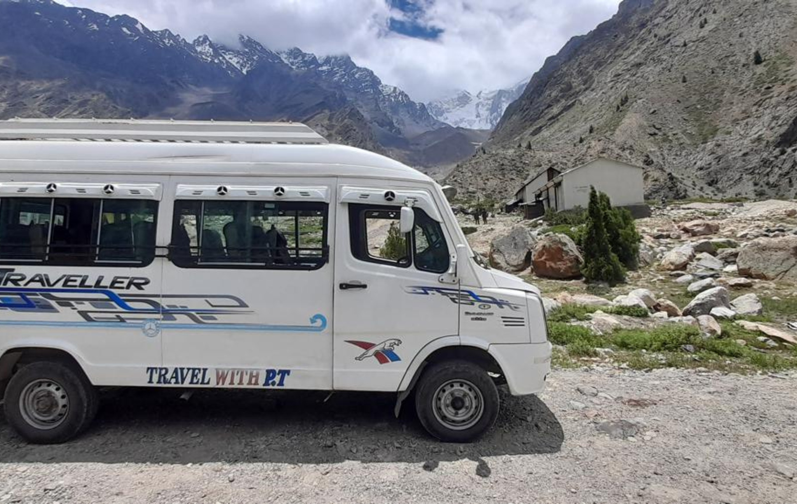 tempo traveller services in dehradun.